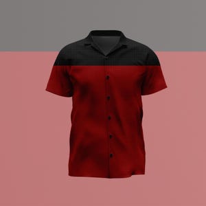 Puede incluir: Una camisa de manga corta con botones y un diseño de bloques de color. La parte superior, incluyendo el cuello y los hombros, es negra con un sutil patrón de cuadrícula, mientras que la parte inferior es de un rojo intenso con textura de rejilla.