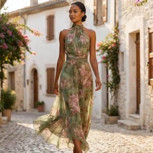 Abito lungo verde floreale con scollo all'americana · Abito estivo in chiffon senza schienale per donna · Abito da invitata a un matrimonio in stile boho · Abito svolazzante da resort