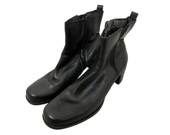 Clarks Black Leather Ankle Booties Women’s Size 9 Comfort Casual Boots Edgy Goth