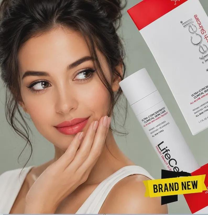 K&ouml;nnte beinhalten: Eine Frau l&auml;chelt und ber&uuml;hrt ihr Gesicht, mit einem wei&szlig;en Hautpflegeprodukt und einer Schachtel im Hintergrund. Das Produkt ist mit "LifeCell" und "Ultra-Concentrated Clinical Skin Care" beschriftet. Auf der Schachtel steht "Brand New" auf einem gelben Banner.