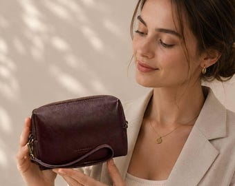 Elegant Leather Cosmetic Bag, Minimalist Makeup Pouch, Luxury Leather Organizer, Handmade Leather Accessory, Crafted in Ukraine
