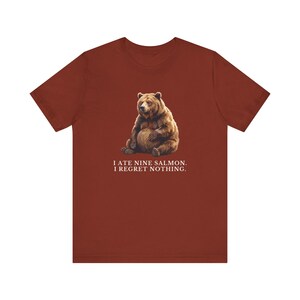 No Regrets Bear Shirt, Funny Grizzly Bear Tee, Salmon Lover Gift, Outdoorsy Humor Graphic T-Shirt, Wildlife Tee bild 6