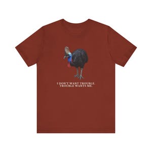 Trouble Finds Me First Shirt, Funny Cassowary Tee, Dangerous Bird Gift, Australian Wildlife Graphic T-Shirt, Bird Nerd afbeelding 8