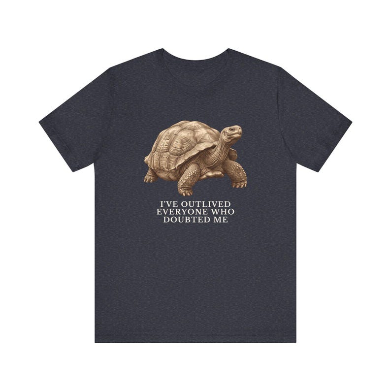 Outlived Every Last Doubter Shirt, Funny Tortoise Tee, Motivational Gift, Survivor Humor Graphic T-Shirt, Slow and Steady afbeelding 15