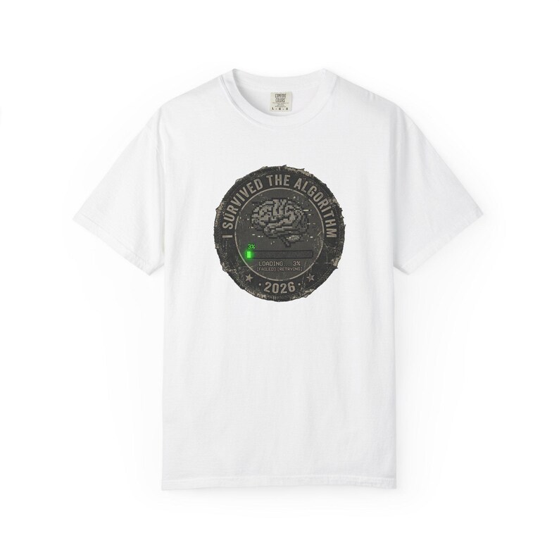 Camiseta gráfica "Sobreviví al algoritmo 2026" - Camiseta gráfica con humor sobre IA imagen 1
