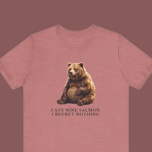 No Regrets Bear Shirt, Funny Grizzly Bear Tee, Salmon Lover Gift, Outdoorsy Humor Graphic T-Shirt, Wildlife Tee bild 1