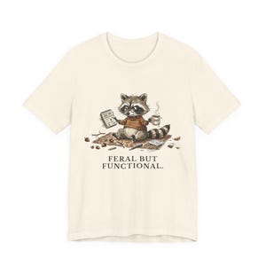 Feral But Functional Graphic Tee - Funny Raccoon Burnout Gift afbeelding 3