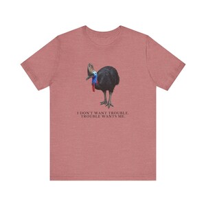 Trouble Finds Me First Shirt, Funny Cassowary Tee, Dangerous Bird Gift, Australian Wildlife Graphic T-Shirt, Bird Nerd afbeelding 7
