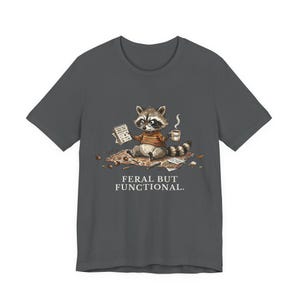 Feral But Functional Graphic Tee - Funny Raccoon Burnout Gift afbeelding 13