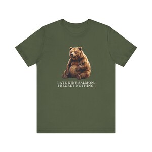 No Regrets Bear Shirt, Funny Grizzly Bear Tee, Salmon Lover Gift, Outdoorsy Humor Graphic T-Shirt, Wildlife Tee bild 10