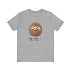 Protecting My Energy Hedgehog T-Shirt Bild 12