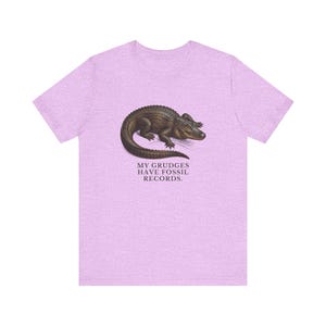 Camiseta "Los rencores tienen registros fósiles", camiseta divertida de cocodrilo, regalo de humor mezquino, camiseta gráfica de humor negro, regalo para introvertidos imagen 17
