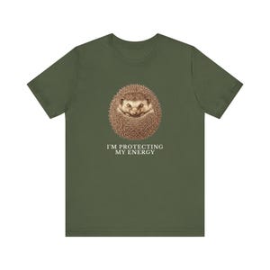 Protecting My Energy Hedgehog T-Shirt Bild 10