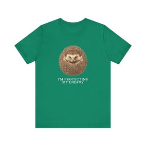Protecting My Energy Hedgehog T-Shirt Bild 11