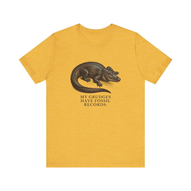 Camiseta "Los rencores tienen registros fósiles", camiseta divertida de cocodrilo, regalo de humor mezquino, camiseta gráfica de humor negro, regalo para introvertidos imagen 9