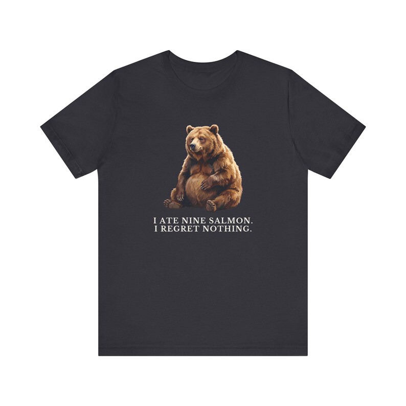 No Regrets Bear Shirt, Funny Grizzly Bear Tee, Salmon Lover Gift, Outdoorsy Humor Graphic T-Shirt, Wildlife Tee bild 9