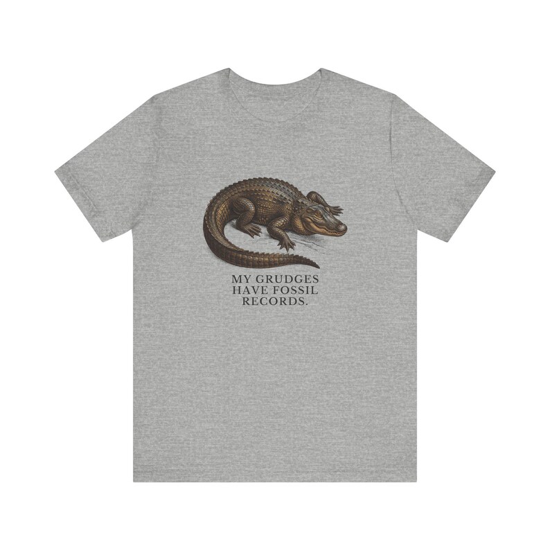Camiseta "Los rencores tienen registros fósiles", camiseta divertida de cocodrilo, regalo de humor mezquino, camiseta gráfica de humor negro, regalo para introvertidos imagen 12