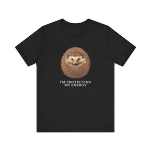Protecting My Energy Hedgehog T-Shirt Bild 7