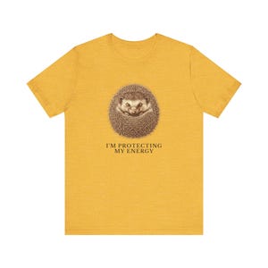Protecting My Energy Hedgehog T-Shirt Bild 8