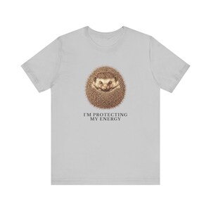 Protecting My Energy Hedgehog T-Shirt Bild 5