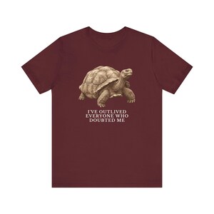 Outlived Every Last Doubter Shirt, Funny Tortoise Tee, Motivational Gift, Survivor Humor Graphic T-Shirt, Slow and Steady afbeelding 19