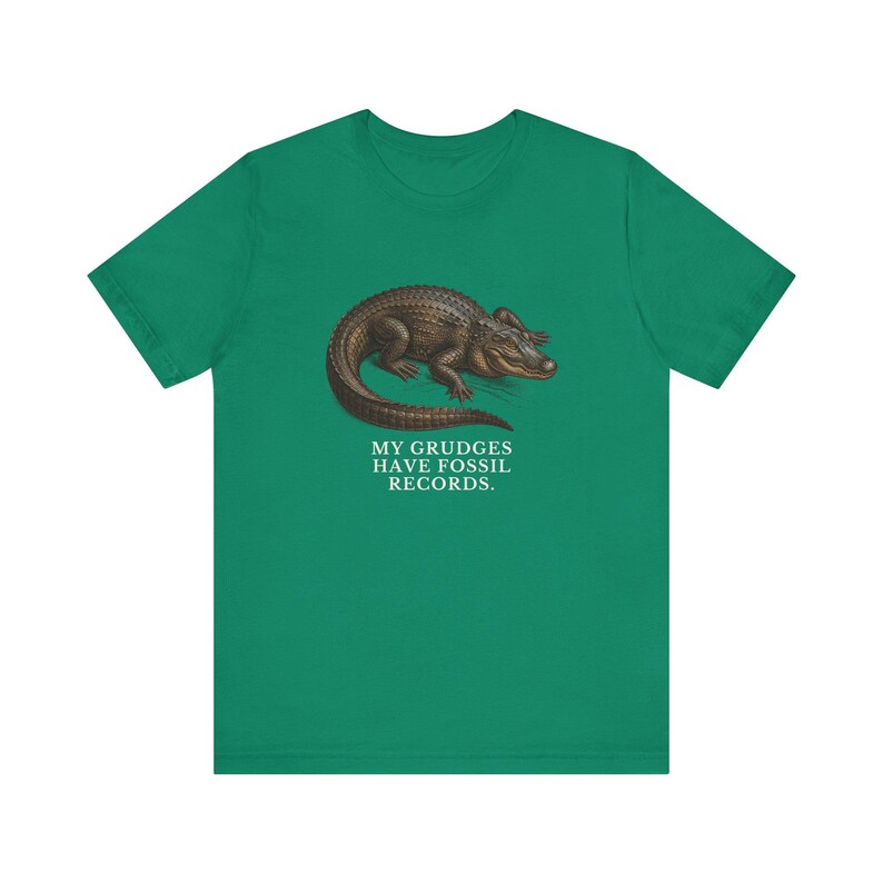 Camiseta "Los rencores tienen registros fósiles", camiseta divertida de cocodrilo, regalo de humor mezquino, camiseta gráfica de humor negro, regalo para introvertidos imagen 11