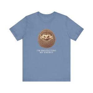 Protecting My Energy Hedgehog T-Shirt Bild 13