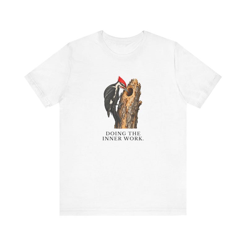Doing The Inner Work Woodpecker T-Shirt Bild 4