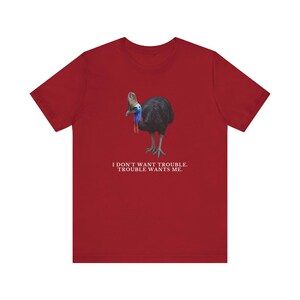 Trouble Finds Me First Shirt, Funny Cassowary Tee, Dangerous Bird Gift, Australian Wildlife Graphic T-Shirt, Bird Nerd afbeelding 4