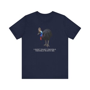 Trouble Finds Me First Shirt, Funny Cassowary Tee, Dangerous Bird Gift, Australian Wildlife Graphic T-Shirt, Bird Nerd afbeelding 16