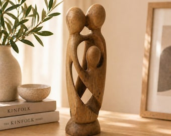 Escultura familiar de madera tallada a mano, acento minimalista moderno para el hogar.