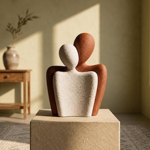 Scultura astratta di coppia in terracotta beige | Statua moderna per l'arredamento in stile boho