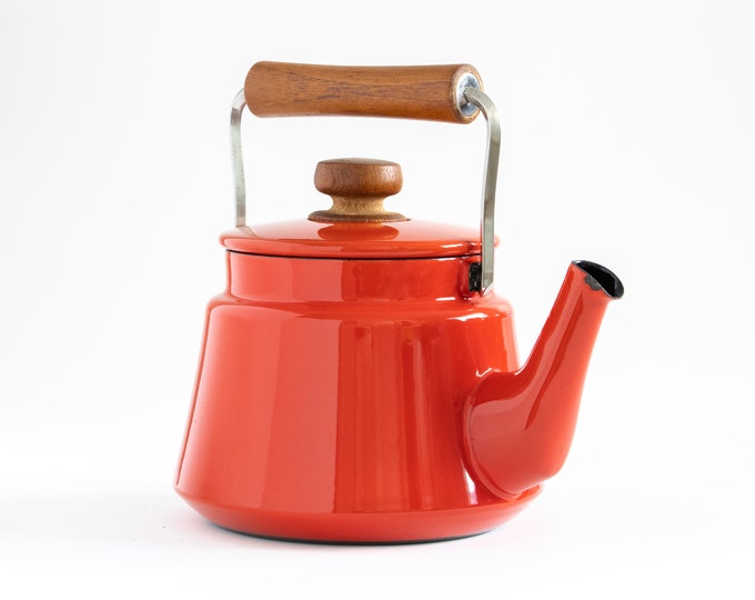 Dansk Kobenstyle Kettle | Red Enamel Kettle | Designed by Jens Quistgaard