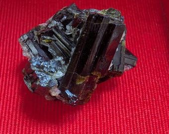 Rzadki okaz kryształu kwarcu turmalinowego