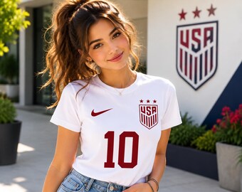 Camiseta de fútbol de EE. UU. n.° 10, descarga digital para aficionados al deporte, maqueta de estilo de vida futbolístico moderno, camiseta de la Copa Mundial 2026 USA Pride para sublimación PNG