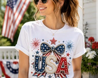 Camiseta con lazo patriótico de EE. UU. PNG, gráfico de fuegos artificiales del 4 de julio, sublimación en rojo, blanco y azul, diseño para la celebración del Día de la Independencia de EE. UU.