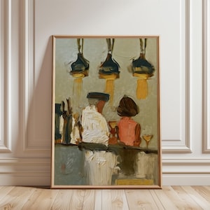 Puede incluir: Una impresión de pintura al óleo que muestra dos figuras en la barra de un bar con tres lámparas colgantes encima. La figura de la izquierda viste una camisa blanca y la de la derecha un top color coral. La escena presenta pinceladas gruesas.