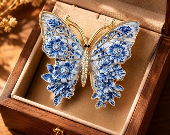 Broche de mariposa de estilo chinoiserie, broche floral azul y blanco, accesorio vintage de la naturaleza.
