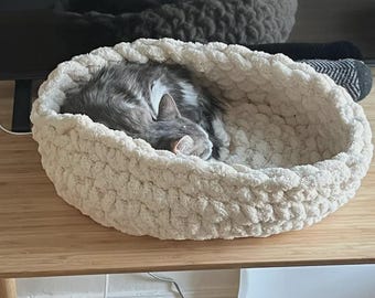Soft Cat Bed Chunky Chenille Yarn Pet Bed Vegan Yarn Cat Furniture Cozy Cat Cave & Sleeping Pod Handmade Pet Gift for Cat Owner