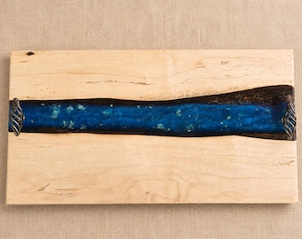 Servierbrett aus Walnussholz mit blauem Harzfluss und Goldflocken | Handgefertigtes Holzbrett | Großes Käsebrett | Hochzeitsgeschenk | 45,7 x 22,9 cm