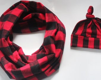 Mamá e hijo a juego Bufanda a cuadros de búfalo y sombrero anudado / Bufanda de franela de cuadros negros y rojos / Mommy & Me Set / Regalo de Navidad para ella / Sombrero de bebé
