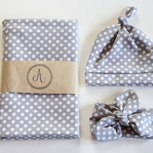 Grau und weiß Polka Dot Swaddle Set, Knoten Hut, Knoten Stirnband, passende Decke & Hut, Geschlecht neutral Baby-Geschenk, Geschlecht neutral Swaddle Set