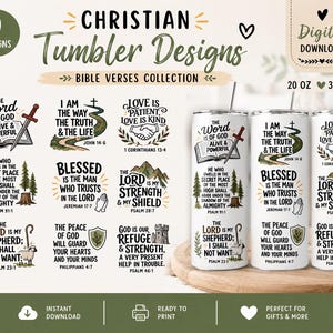 Puede incluir: Una colección digital de 9 diseños de vasos cristianos con versículos bíblicos e ilustraciones. El conjunto incluye gráficos de libros abiertos, espadas, caminos, árboles y escudos. Tres vasos cilíndricos muestran estos diseños impresos.