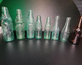 Lote de 8 botellas vintage británicas raras con tapón de mármol y cuello Cobb. ¡¡EN EXCELENTE ESTADO!!