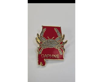 Daphne Travel Souvenir Lapel Pin Alabama Map Shape Mobile Bay Crab