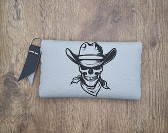 Estuche artesanal - hecho de piel sintética reciclada - calavera de vaquero y estampado de cuadros azules y negros - hecho a mano en Francia - regalo para hombres