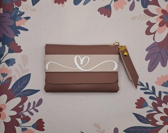 Pequeño estuche artesanal - Princesa - en piel sintética - tamaño compacto - hecho a mano en Francia - rosa pálido y morado oscuro - regalo para una niña
