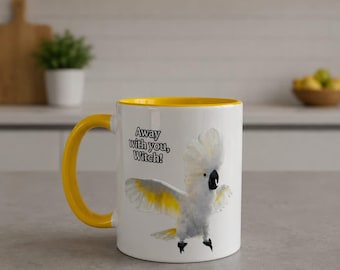 Rolig kakadua-mugg | Citat "Bort med dig, häxa!", kaffekopp med gult handtag