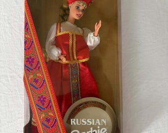 Poupée Barbie russe à collectionner NIB