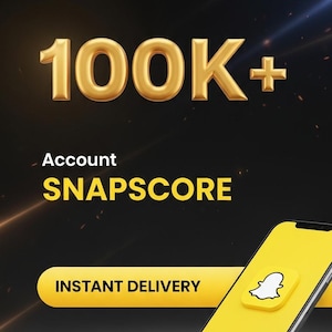 以下が含まれることがあります： 黒と金のグラデーションの背景を持つプロモーショングラフィック。「100K+」の文字は金色で、その下に「Account SNAPSCORE」と表示されています。黄色の携帯電話にはSnapchatのロゴが表示されています。「INSTANT DELIVERY」の文字は黄色のバナーにあります。